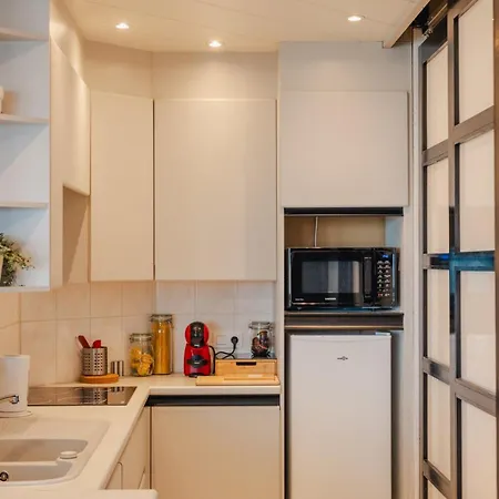 - Frontal Sea View Apartman *